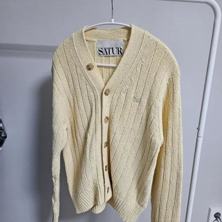 [SOLD OUT] 미사용 새상품) 세터 SATUR 파로 부클가디건 레몬크림 봄시즌 ws