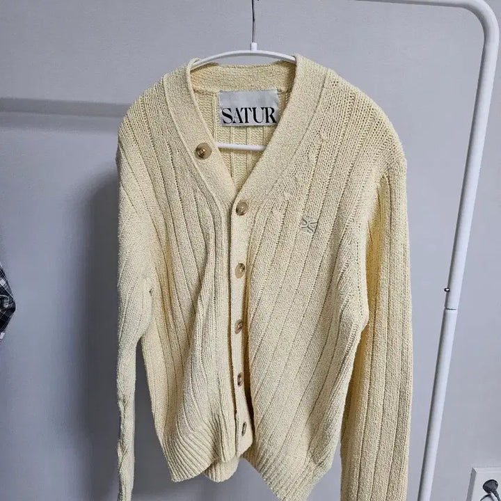 [SOLD OUT] 미사용 새상품) 세터 SATUR 파로 부클가디건 레몬크림 봄시즌 ws