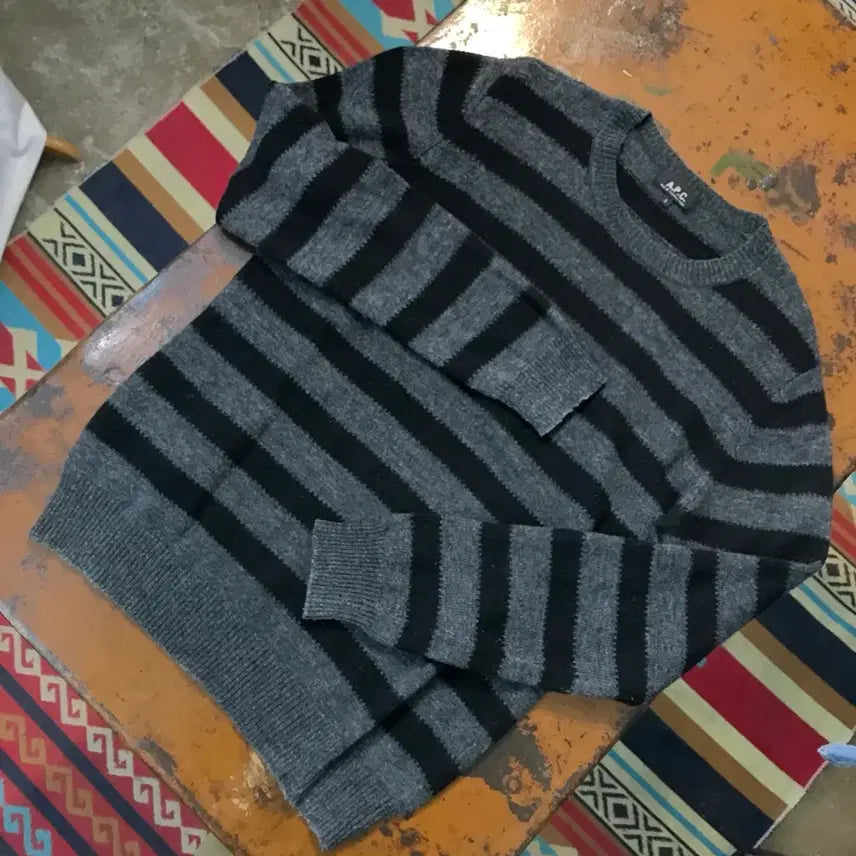 [SOLD OUT] APC 아페쎄 블랙 단가라 울 니트 남성 102 105 여성 루즈핏