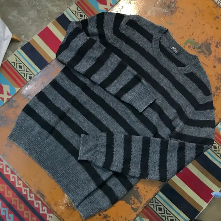 [SOLD OUT] APC 아페쎄 블랙 단가라 울 니트 남성 102 105 여성 루즈핏