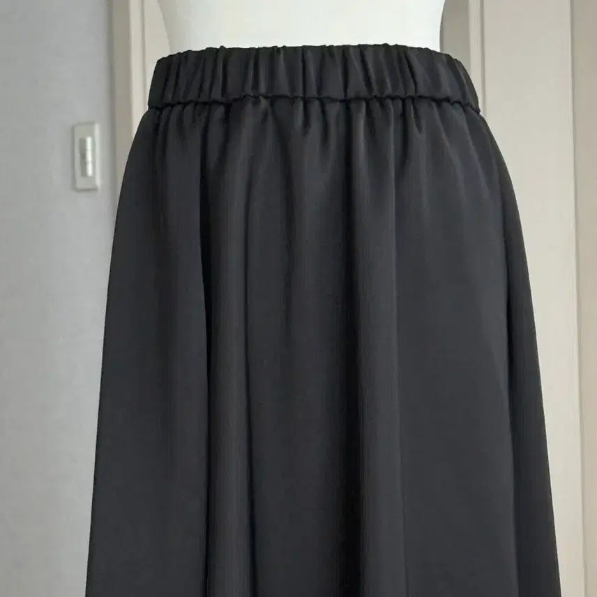 [BUNJANG] Black Banding Satin Flare Skirt / 검정색 밴딩 새틴 플레어 스커트
