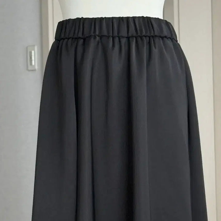 [BUNJANG] Black Banding Satin Flare Skirt / 검정색 밴딩 새틴 플레어 스커트
