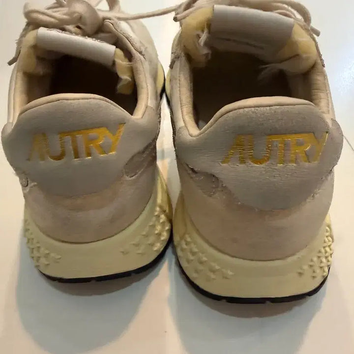 [BUNJANG] Autry Reelwind Suede Sneakers Ivory / Autry Reelwind 스웨이드 운동화 아이보리