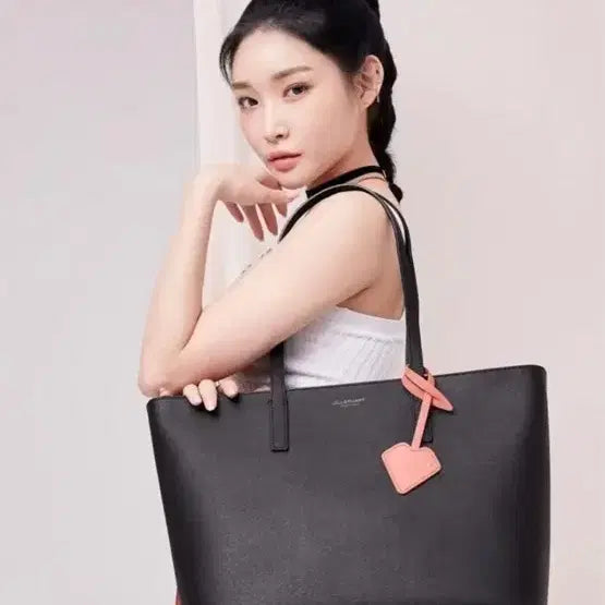 [BUNJANG] Jill Stuart Black Large Shopper Bag with Charm / 질스튜어트 블랙 라지 쇼퍼백 + 참장식