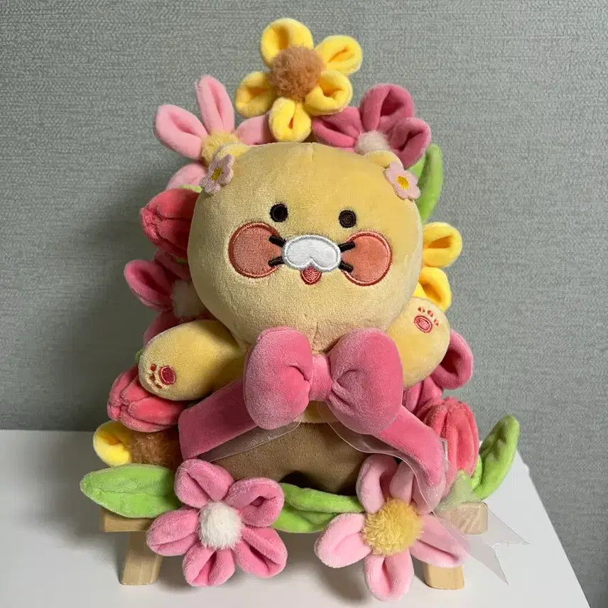 [BUNJANG] Kakao Friends Chunsik Doll with Easel and Wreath / 카카오프렌즈 이젤과 화환 춘식 인형 선물