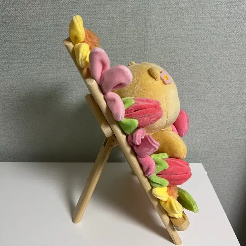 [BUNJANG] Kakao Friends Chunsik Doll with Easel and Wreath / 카카오프렌즈 이젤과 화환 춘식 인형 선물