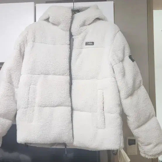 [SOLD OUT] 내셔널지오그래픽 뽀글이 푸퍼 패딩 아이보리