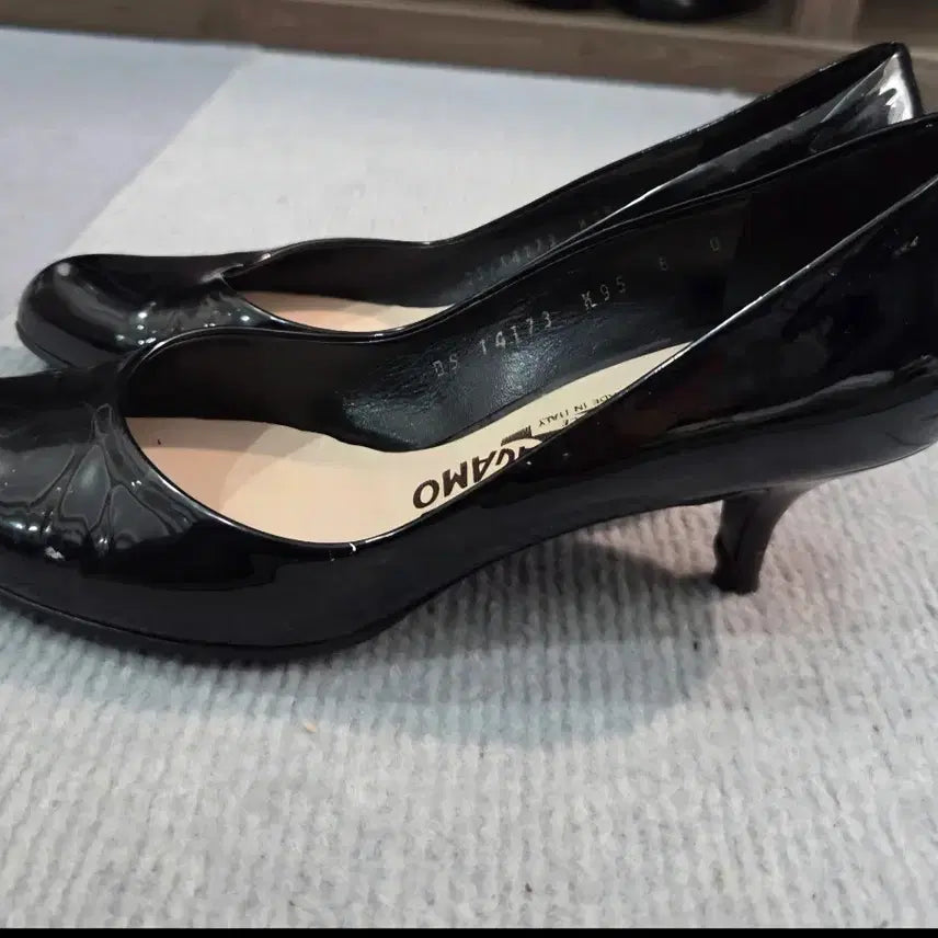 [BUNJANG] Salvatore Ferragamo Black Patent Leather Pumps 6cm Heel / 페라가모 블랙 에나멜 펌프스(230cm) 6