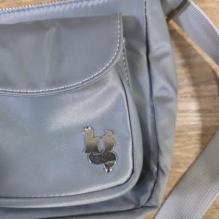 [BUNJANG] Illygo Pocket Bag Silver Shoulder Bag / 일리고 포켓백 실버
