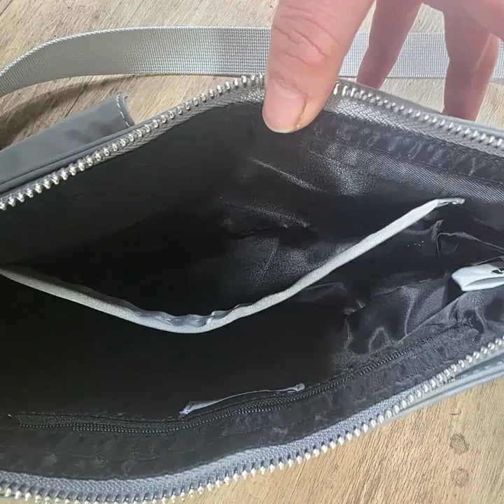 [BUNJANG] Illygo Pocket Bag Silver Shoulder Bag / 일리고 포켓백 실버