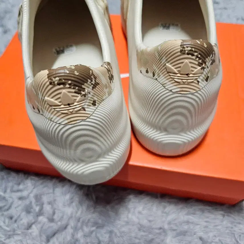 [BUNJANG] Adidas Adiform Superstar Ivory Camo Sneakers / 아디다스 아디폼 슈퍼스타 아이보리 카모 265