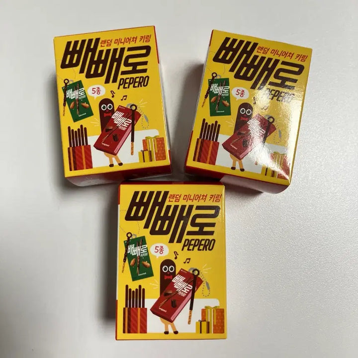 [BUNJANG] Lotte Pepero Miniature Keyring Random Item / (미개봉)롯데 빼빼로 미니어쳐 키링 랜덤상품