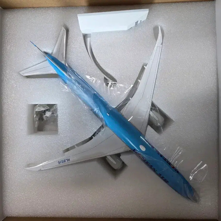 [BUNJANG] Korean Air Boeing 787-10 1:200 Scale Die-cast Model / 대한항공 Boeing 787-10 1:200 다이캐스트 모형