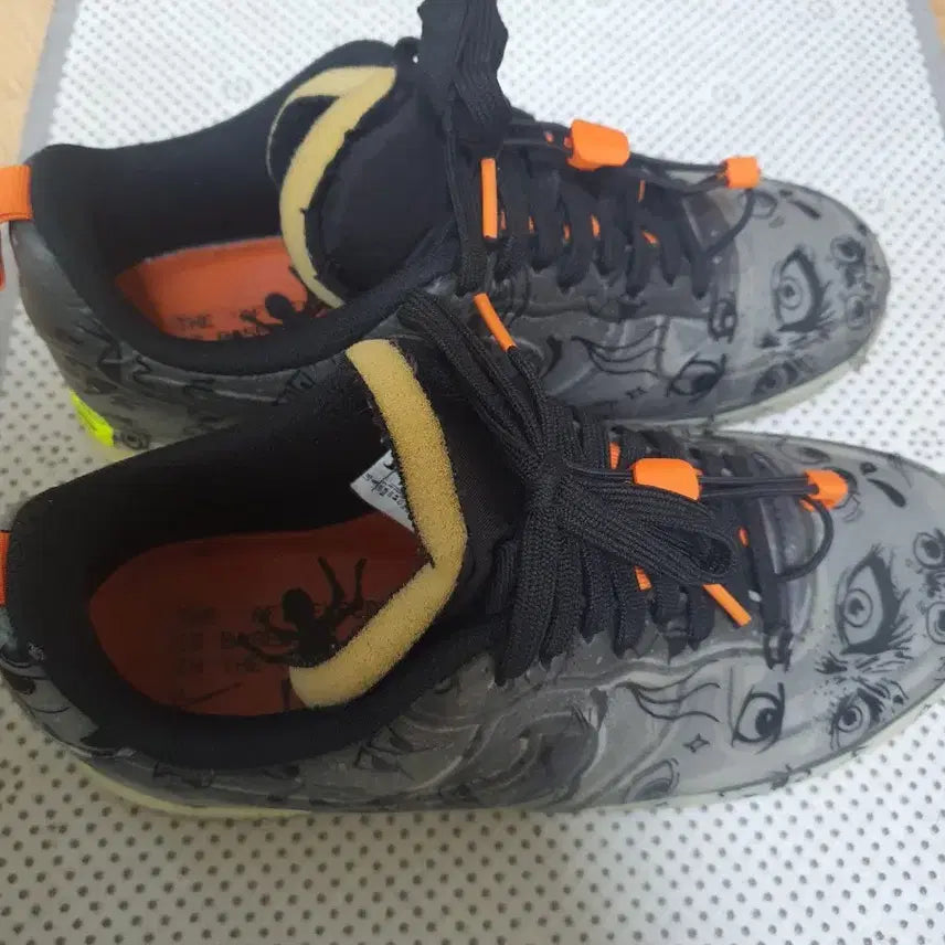 [BUNJANG] Nike Air Force 1 Halloween Edition Sneakers / 나이키 에어포스1 할로원 한정판 사이즈 260