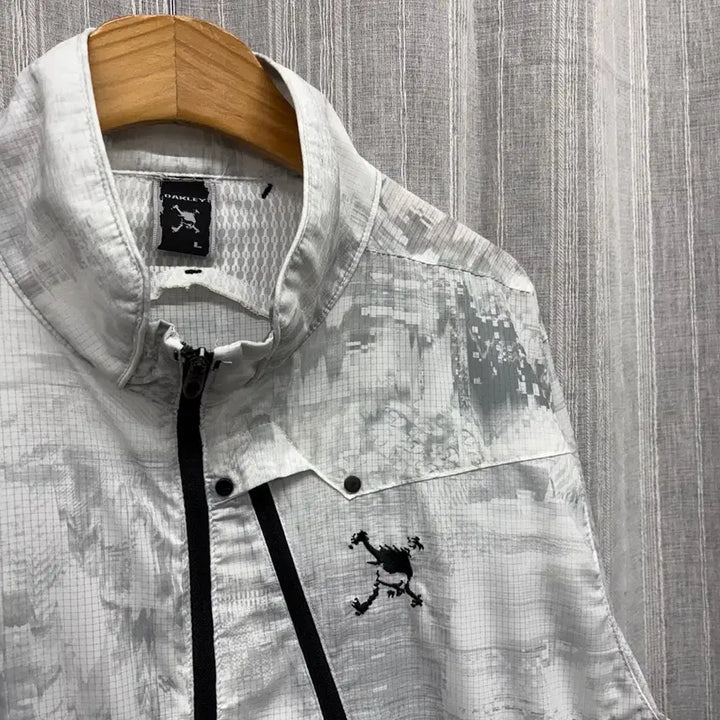 [BUNJANG] Oakley Camo Tech Wind Jacket / Oakley 오클리 스케터 로고 카모 테크 윈드자켓 바람막이