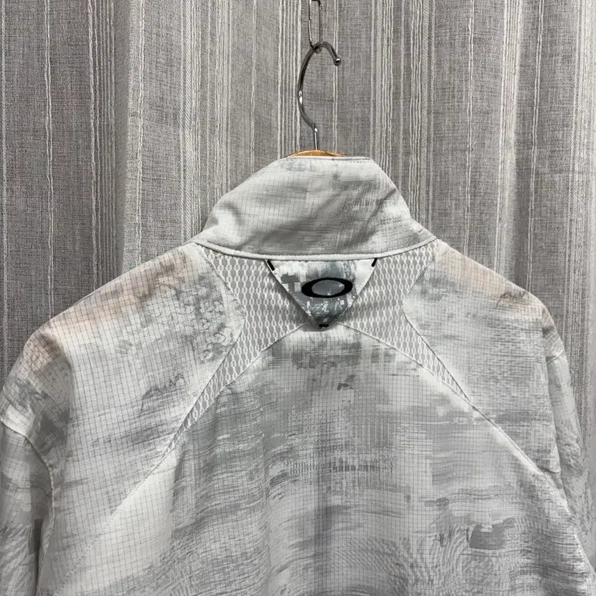 [BUNJANG] Oakley Camo Tech Wind Jacket / Oakley 오클리 스케터 로고 카모 테크 윈드자켓 바람막이