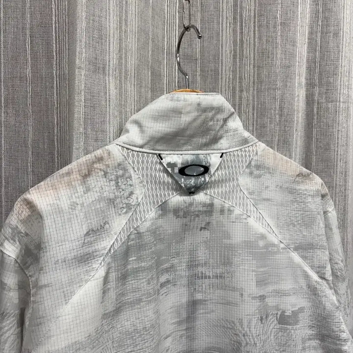 [BUNJANG] Oakley Camo Tech Wind Jacket / Oakley 오클리 스케터 로고 카모 테크 윈드자켓 바람막이