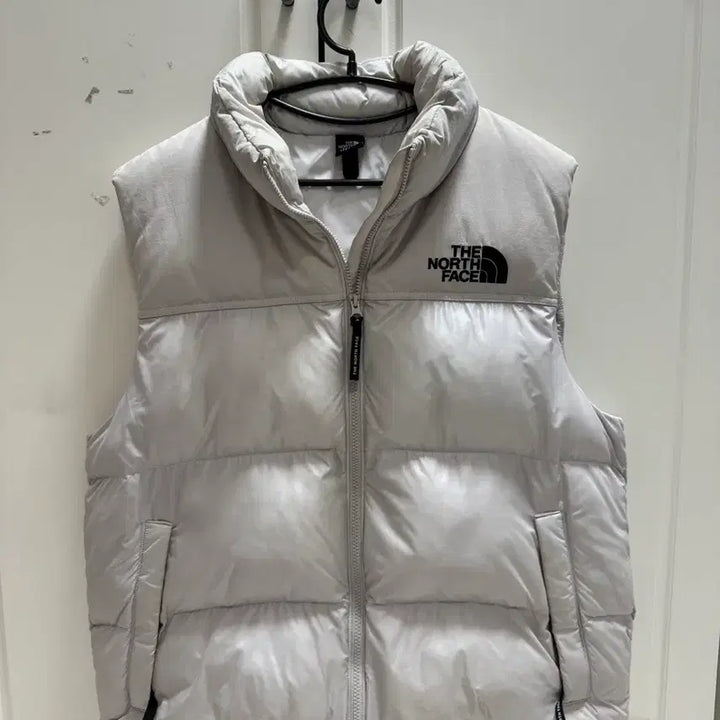 [BUNJANG] The North Face Nuptse On Ball Vest White Sand / 급처) 노스페이스 눕시 온 볼 베스트 화이트 샌드 패딩조끼