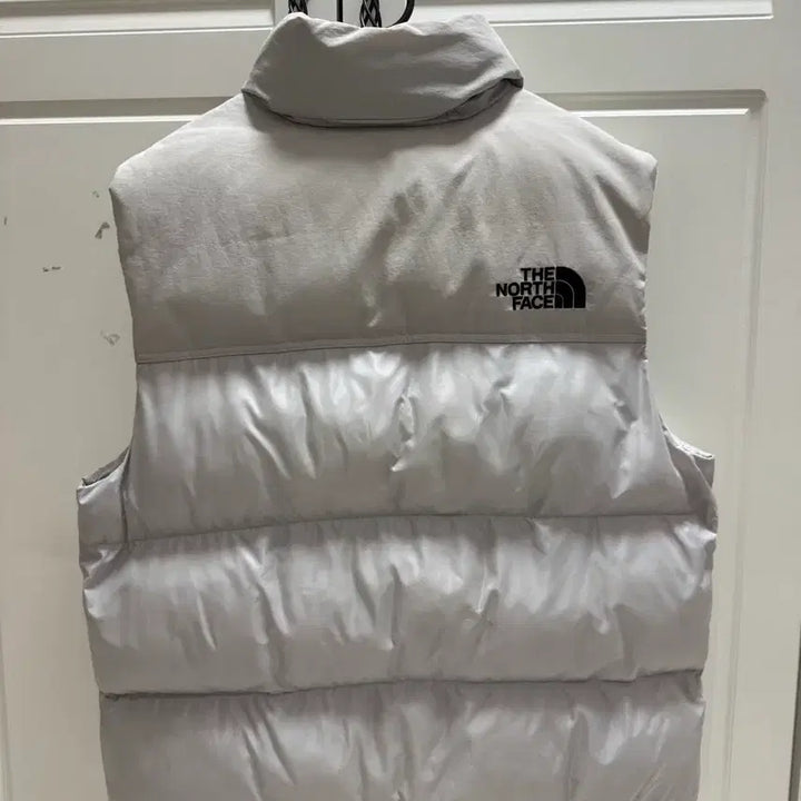 [BUNJANG] The North Face Nuptse On Ball Vest White Sand / 급처) 노스페이스 눕시 온 볼 베스트 화이트 샌드 패딩조끼
