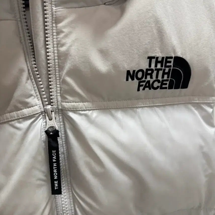 [BUNJANG] The North Face Nuptse On Ball Vest White Sand / 급처) 노스페이스 눕시 온 볼 베스트 화이트 샌드 패딩조끼