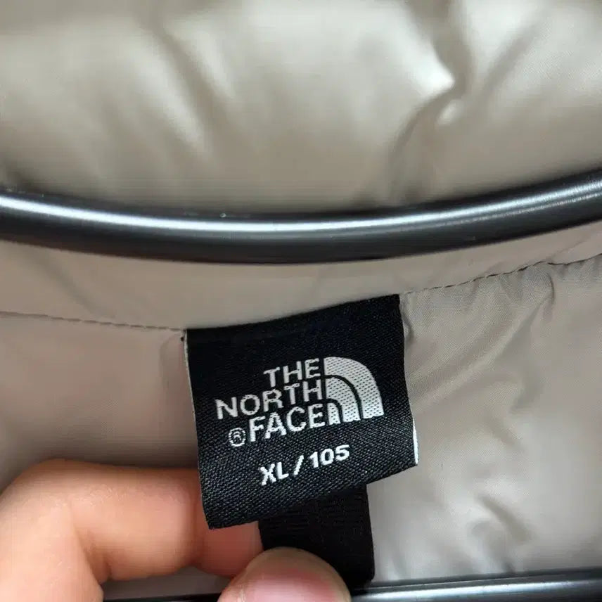 [BUNJANG] The North Face Nuptse On Ball Vest White Sand / 급처) 노스페이스 눕시 온 볼 베스트 화이트 샌드 패딩조끼