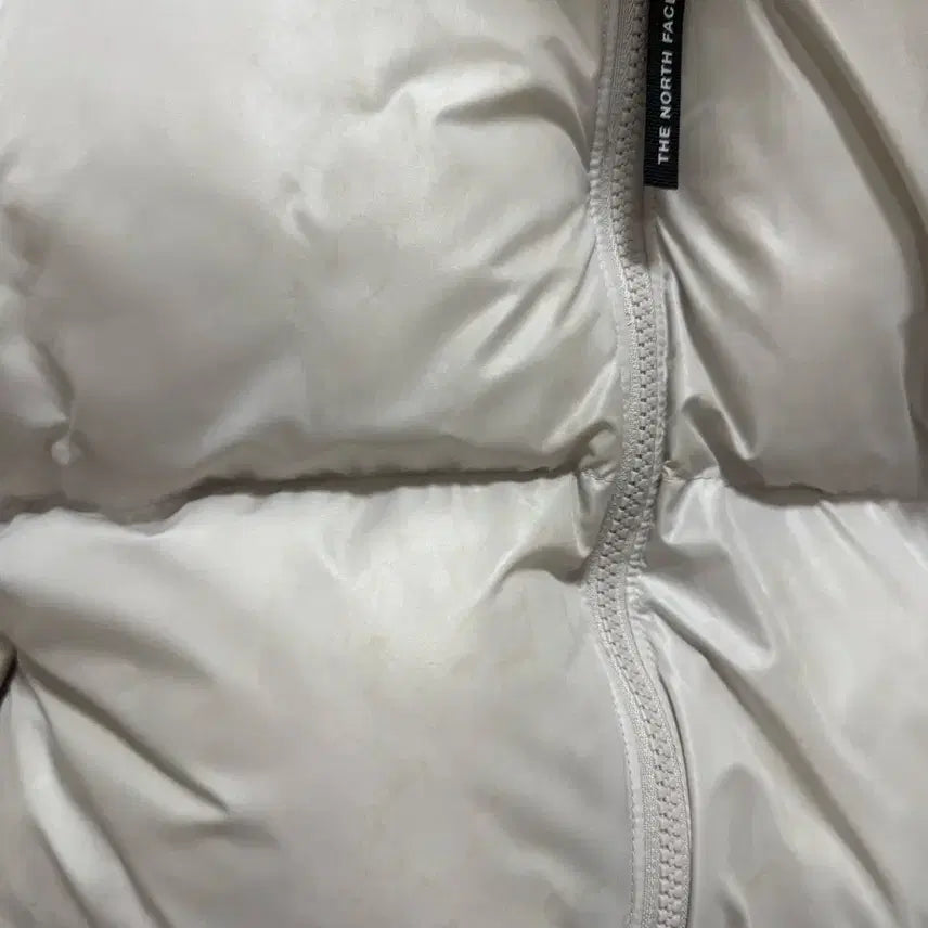 [BUNJANG] The North Face Nuptse On Ball Vest White Sand / 급처) 노스페이스 눕시 온 볼 베스트 화이트 샌드 패딩조끼