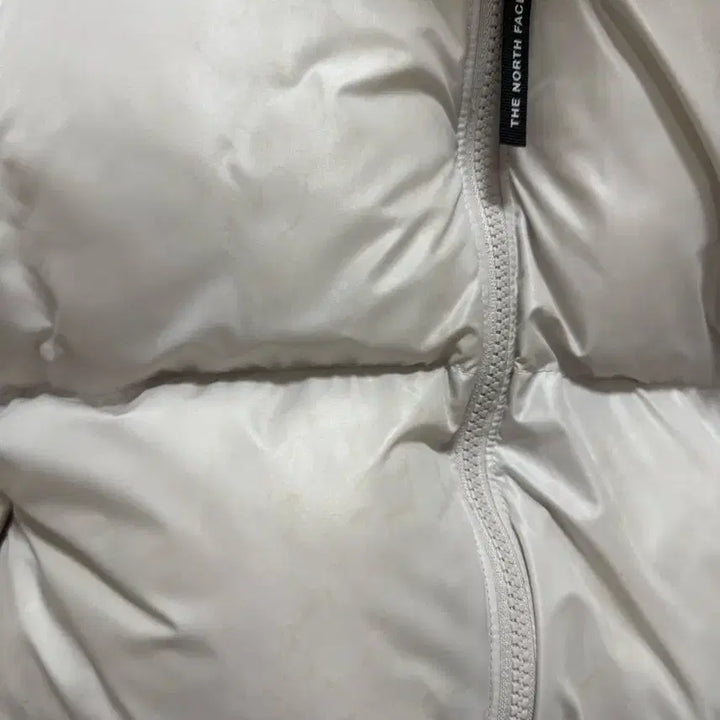 [BUNJANG] The North Face Nuptse On Ball Vest White Sand / 급처) 노스페이스 눕시 온 볼 베스트 화이트 샌드 패딩조끼