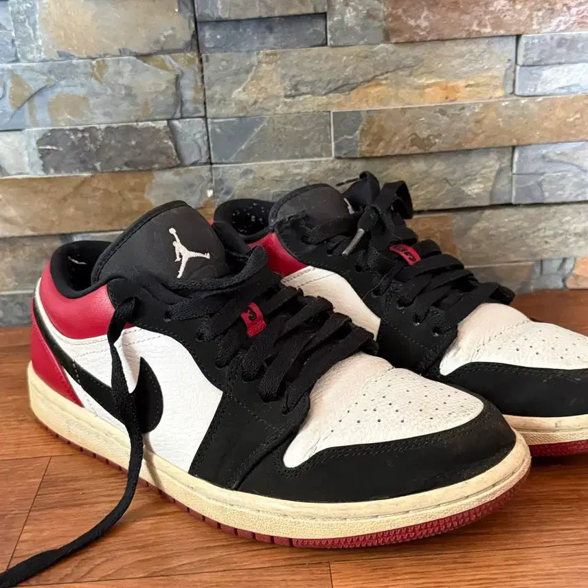 [BUNJANG] Nike Air Jordan 1 Black Toe Sneakers / 나이키 에어조던1 블랙토 260