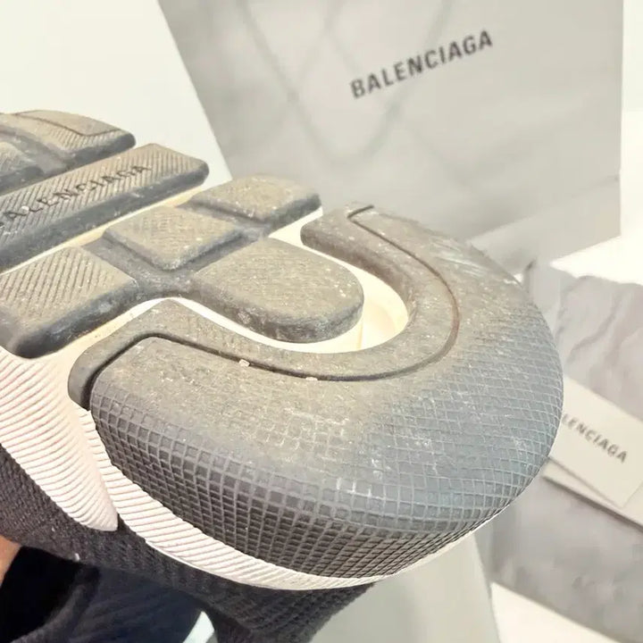 [BUNJANG] Balenciaga Speed Runner Black &amp; White Sneakers / 발렌시아가 스피드러너 블랙&amp;화이트