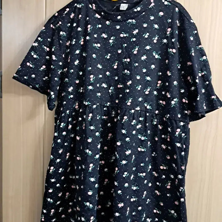 [BUNJANG] Floral Pattern Black Mini Dress / 플라워 패턴 블랙 반팔 원피스