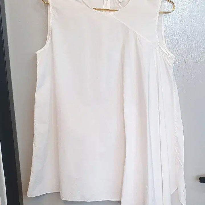 [BUNJANG] COS White Sleeveless Shirt Blouse / COS 코스 화이트 셔츠형 민소매 블라우스36