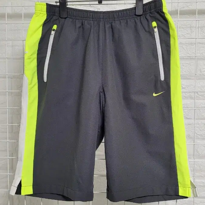 [BUNJANG] Nike Sportswear Gray Running Shorts / [M]NIKE나이키 스포츠웨어 그레이X형광 스판덱스 러닝반바지 M