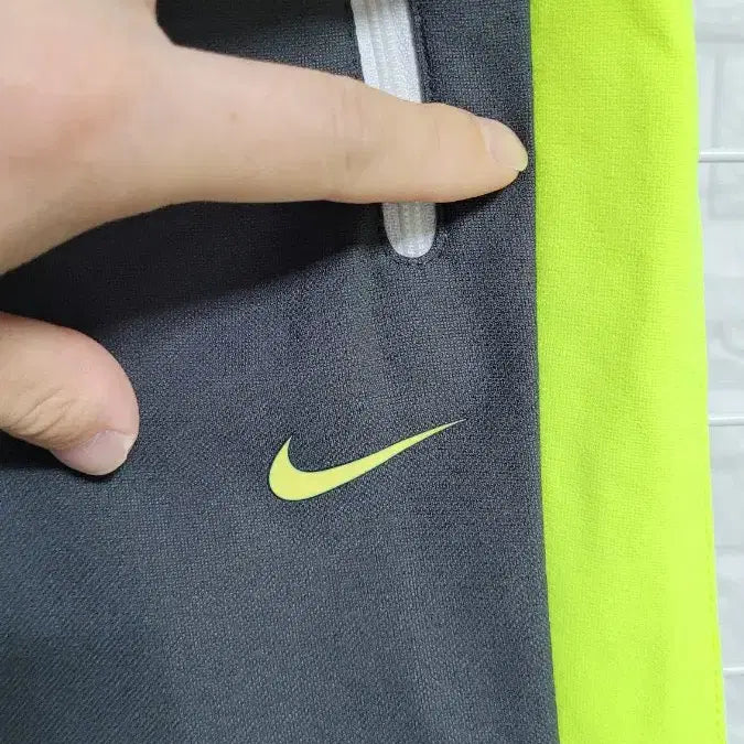 [BUNJANG] Nike Sportswear Gray Running Shorts / [M]NIKE나이키 스포츠웨어 그레이X형광 스판덱스 러닝반바지 M