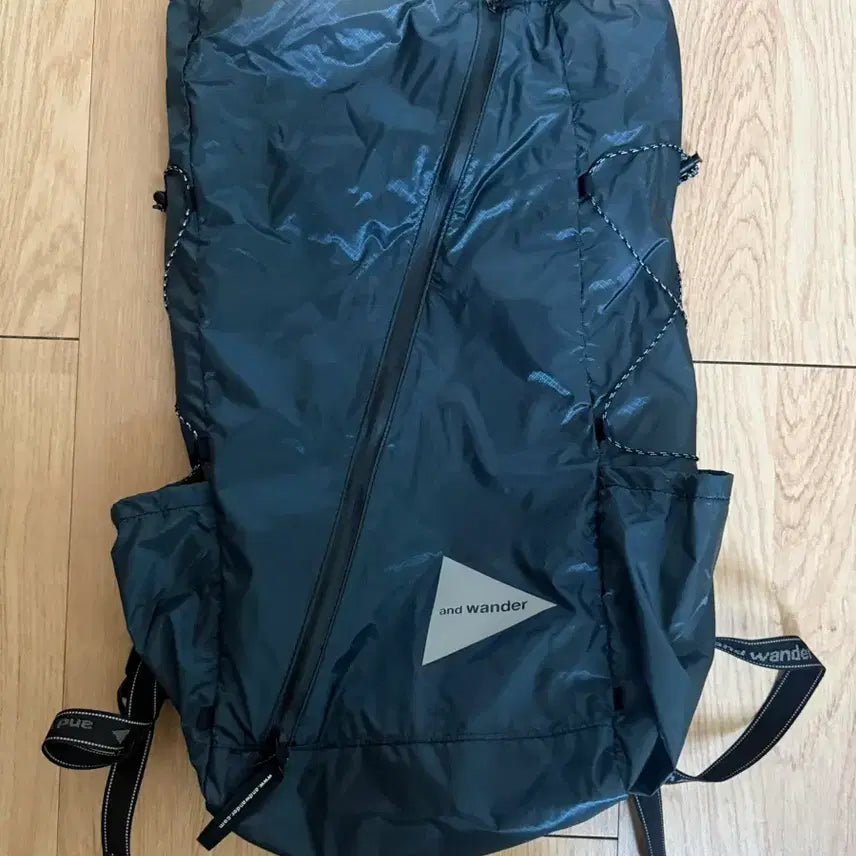 [BUNJANG] and wander Daypack Backpack / 앤드원더 실 데이팩 백팩 네이비