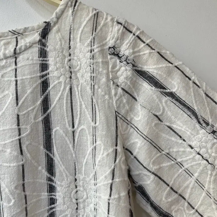 [BUNJANG] Andmyera Striped Cotton Embroidered T-Shirt M / Andmyera 스트라이프 코튼 자수 반팔티셔츠 M