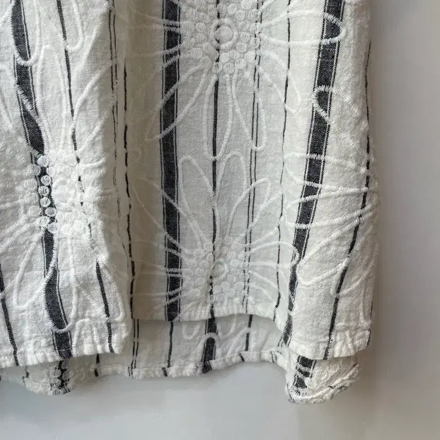 [BUNJANG] Andmyera Striped Cotton Embroidered T-Shirt M / Andmyera 스트라이프 코튼 자수 반팔티셔츠 M