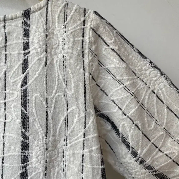 [BUNJANG] Andmyera Striped Cotton Embroidered T-Shirt M / Andmyera 스트라이프 코튼 자수 반팔티셔츠 M