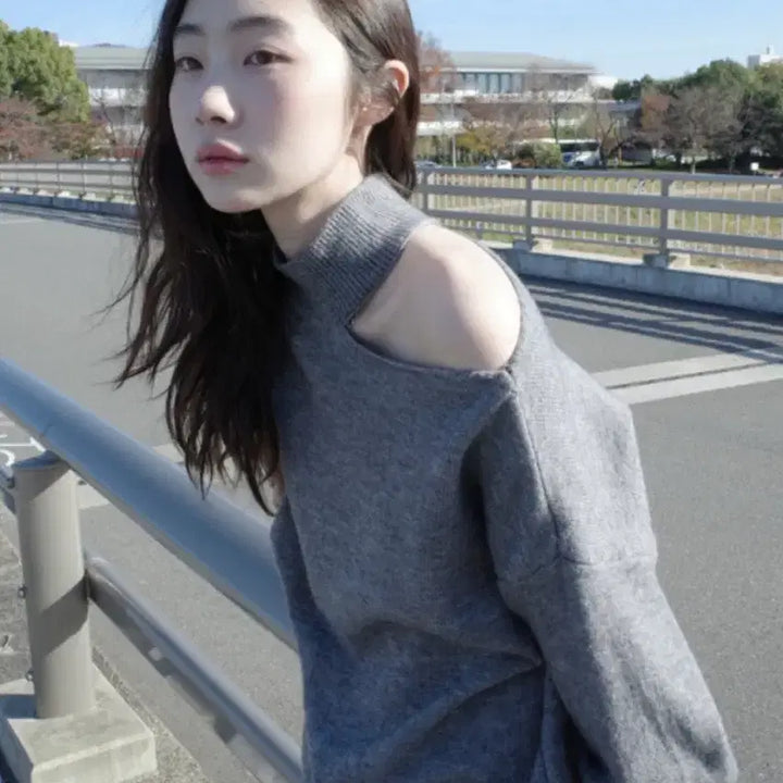 [SOLD OUT] 김아홉 one slit off knit 오프숄더 니트 (gray)