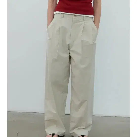 [SOLD OUT] 포저 릴렉스드 투턱 슬랙스 크림베이지 1사이즈