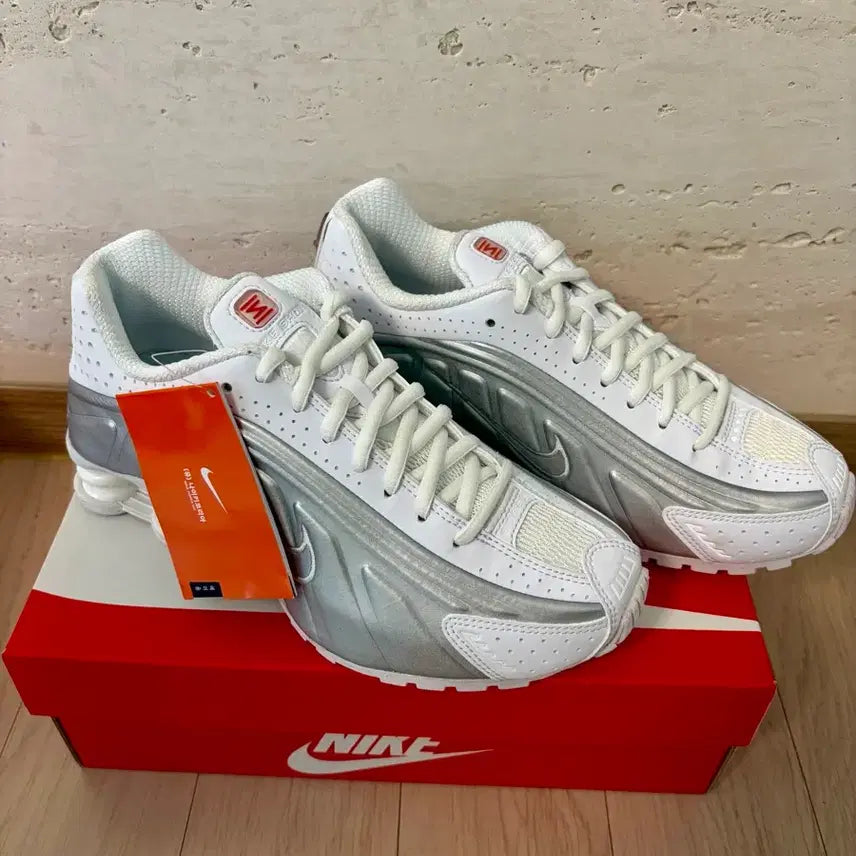 [BUNJANG] Nike Shox R4 White Metallic Silver Sneakers / 나이키 샥스 R4 화이트 메탈릭 실버(미사용 새상품)