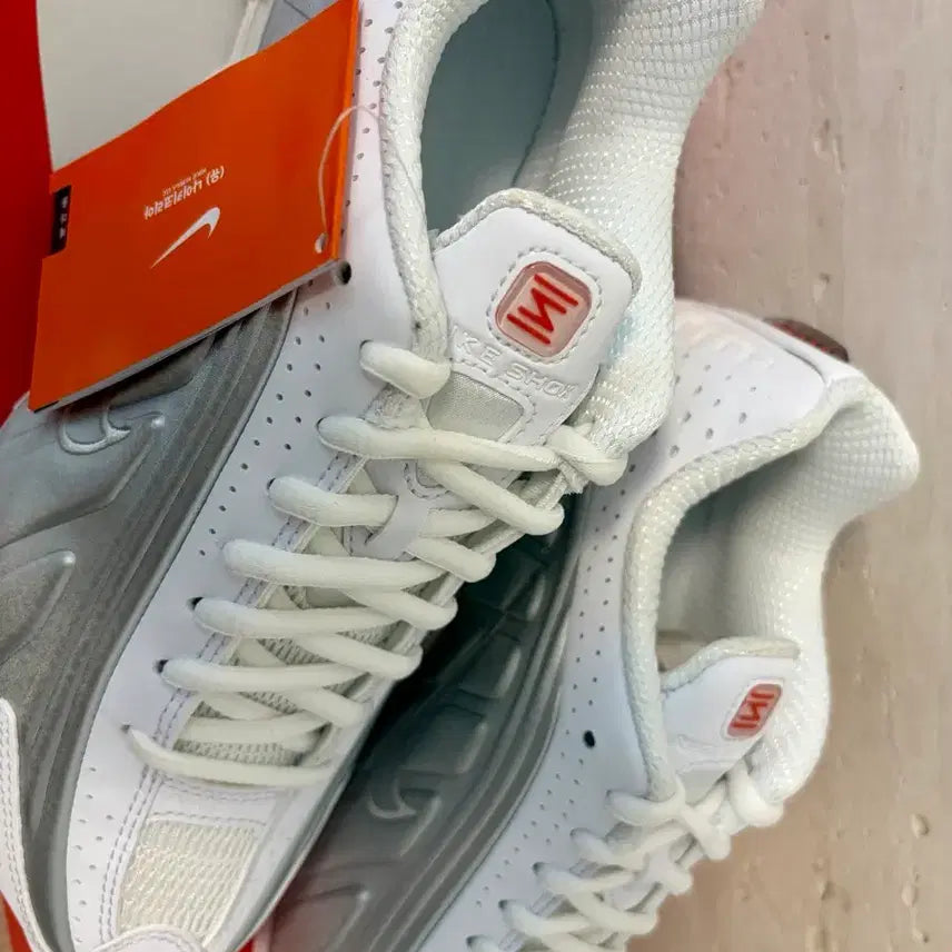 [BUNJANG] Nike Shox R4 White Metallic Silver Sneakers / 나이키 샥스 R4 화이트 메탈릭 실버(미사용 새상품)