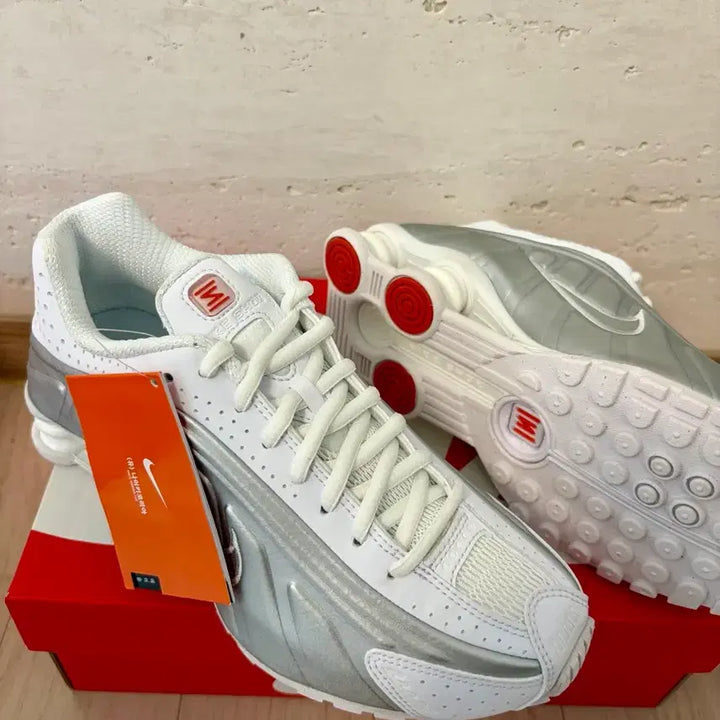 [BUNJANG] Nike Shox R4 White Metallic Silver Sneakers / 나이키 샥스 R4 화이트 메탈릭 실버(미사용 새상품)