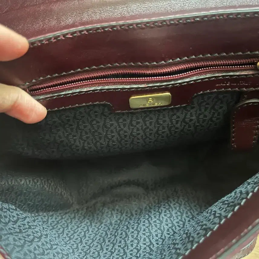 [BUNJANG] Aigner Leather Crossbody Bag - Burgundy / 아이그너 가죽 크로스백 버건디