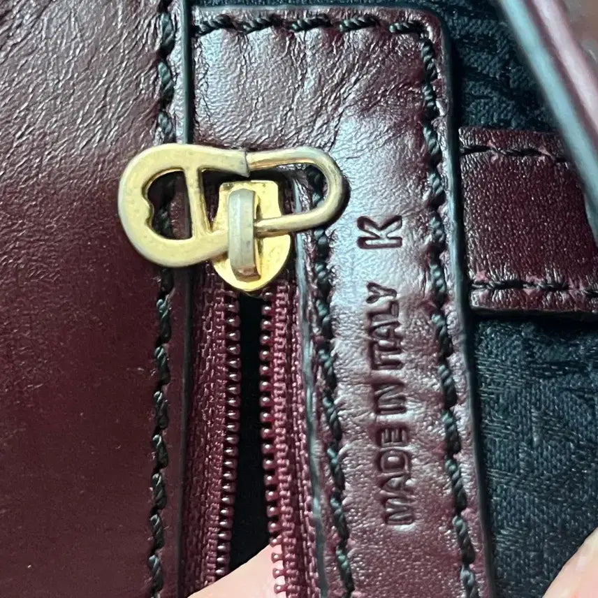 [BUNJANG] Aigner Leather Crossbody Bag - Burgundy / 아이그너 가죽 크로스백 버건디