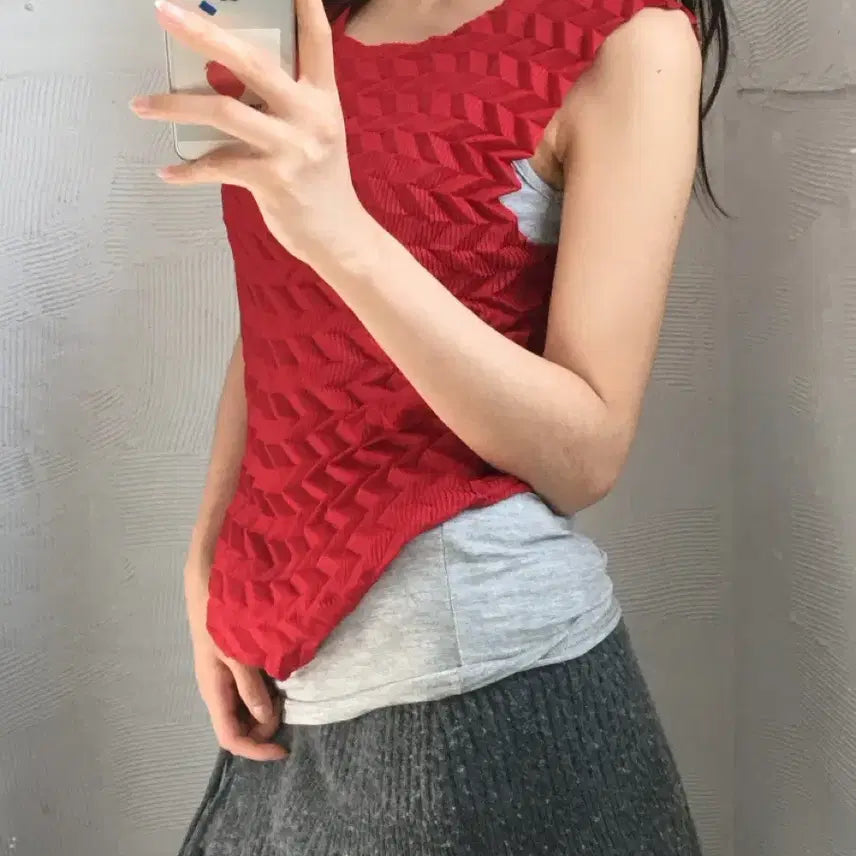 [SOLD OUT] Issey Miyake 이세이미야케 레드 지그재그 플리츠 나시