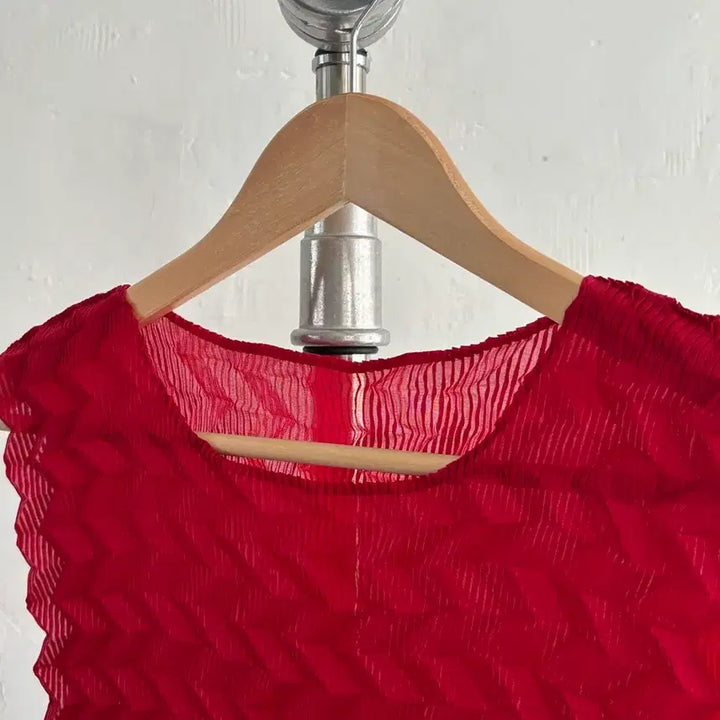 [SOLD OUT] Issey Miyake 이세이미야케 레드 지그재그 플리츠 나시