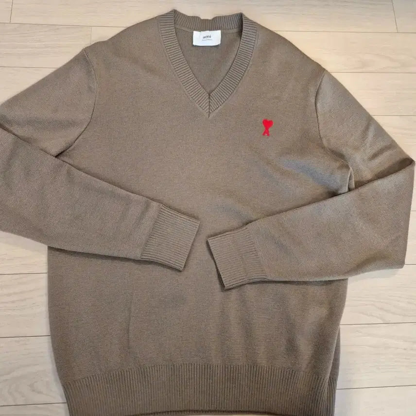 [BUNJANG] BTS V Small Heart V-Neck Knit L / 아미 스몰하트 브이넥 니트 L 팝니다