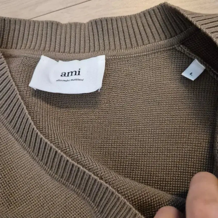 [BUNJANG] BTS V Small Heart V-Neck Knit L / 아미 스몰하트 브이넥 니트 L 팝니다