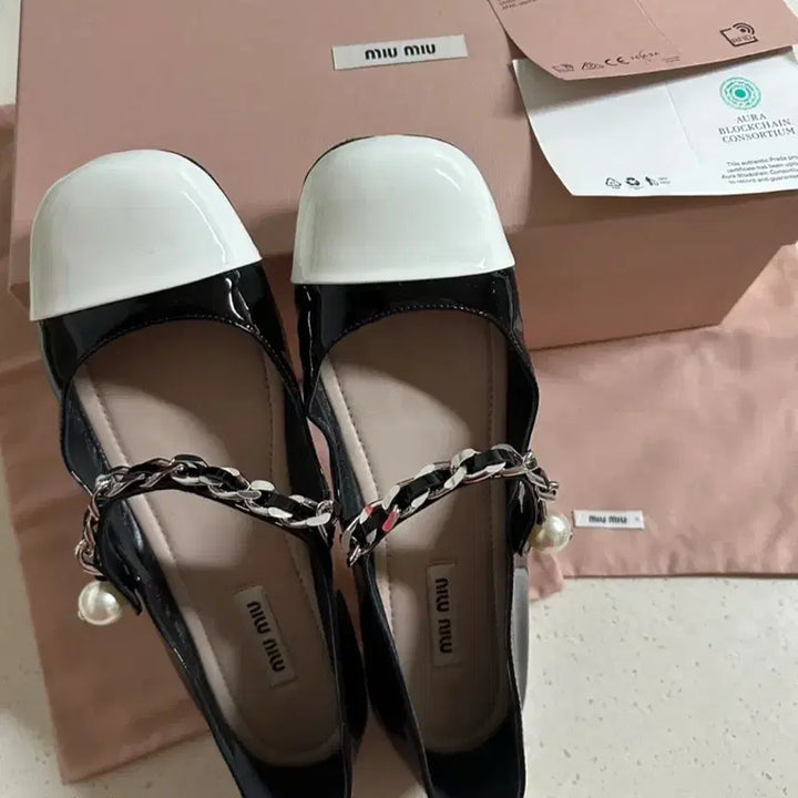 [BUNJANG] Miu Miu Mary Jane Patent Flat Shoes / 미우미우 메리제인 페이던트 플랫슈즈 36