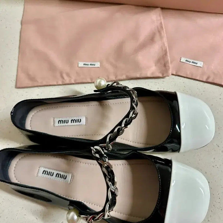 [BUNJANG] Miu Miu Mary Jane Patent Flat Shoes / 미우미우 메리제인 페이던트 플랫슈즈 36